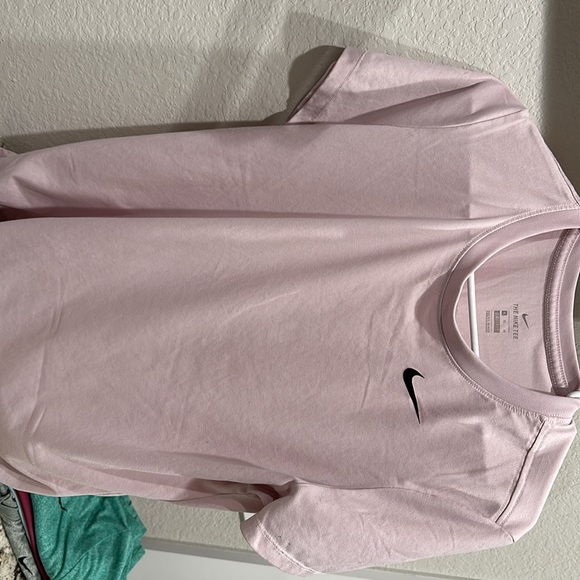 Nike dri fit bundle. 7 shirts total. - Picture 6 of 8